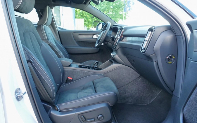 Volvo XC 40 cena 229900 przebieg: 5850, rok produkcji 2023 z Lubniewice małe 436